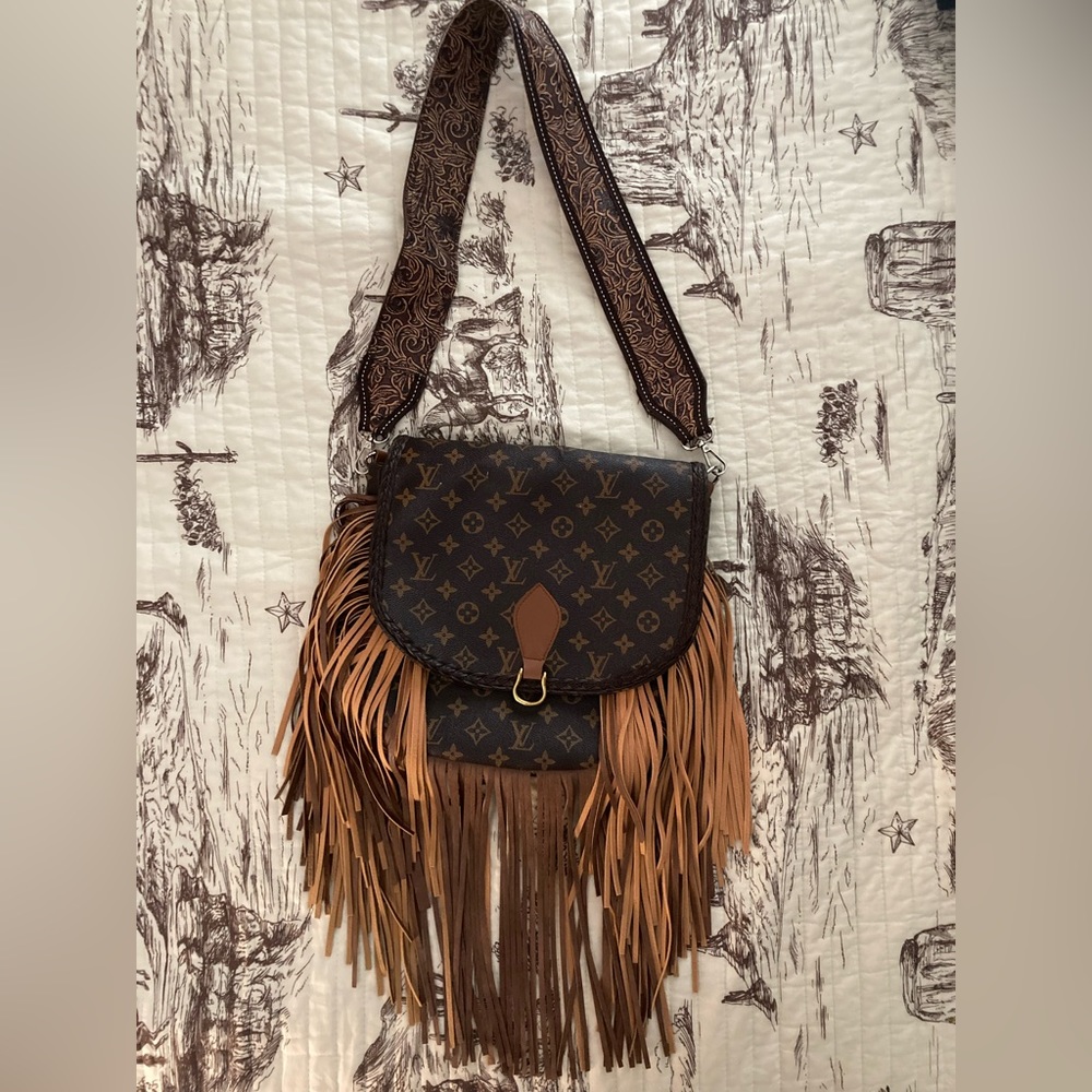 Western fringe purse.